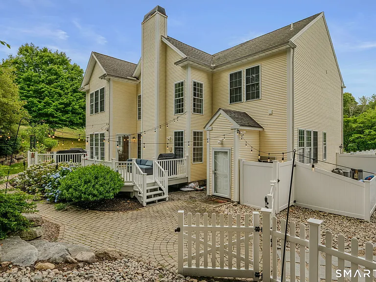 11 Windrose Dr — Photo 35