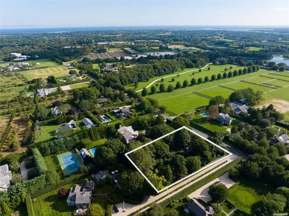 361 Mitchell Ln, Bridgehampton, NY 11932