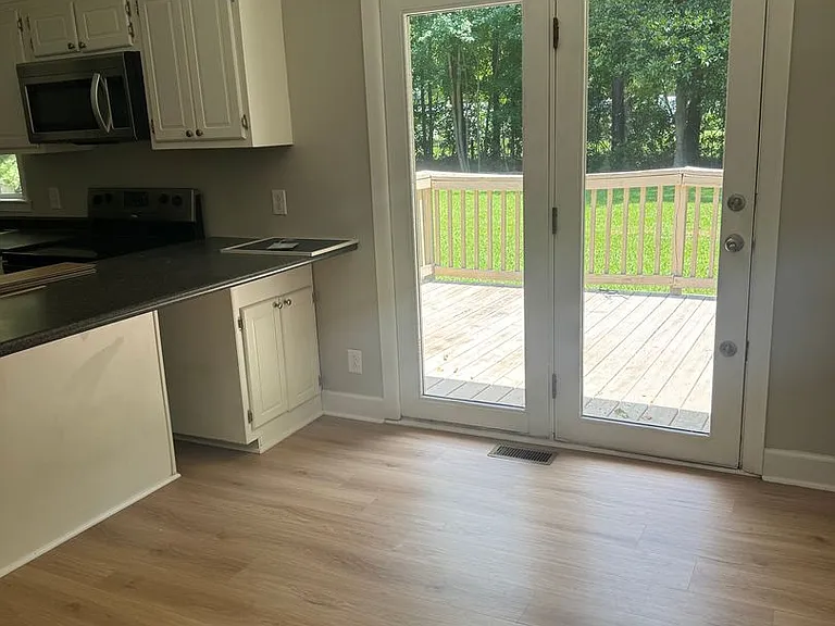 734 Jeffrey St — Photo 3