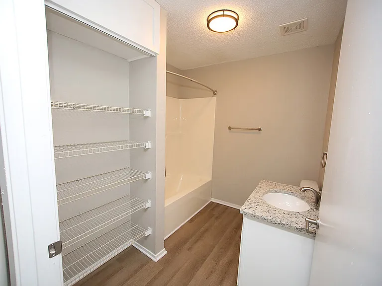 Gloster Flats — Photo 4