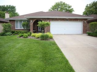 9232 N Washington St, Niles, IL 60714