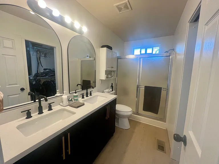 2093 E Greenleaf Ln — Photo 14