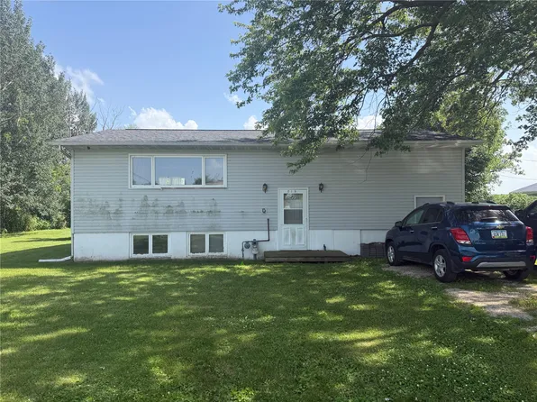 215 E Kohl St, Martelle, IA 52305