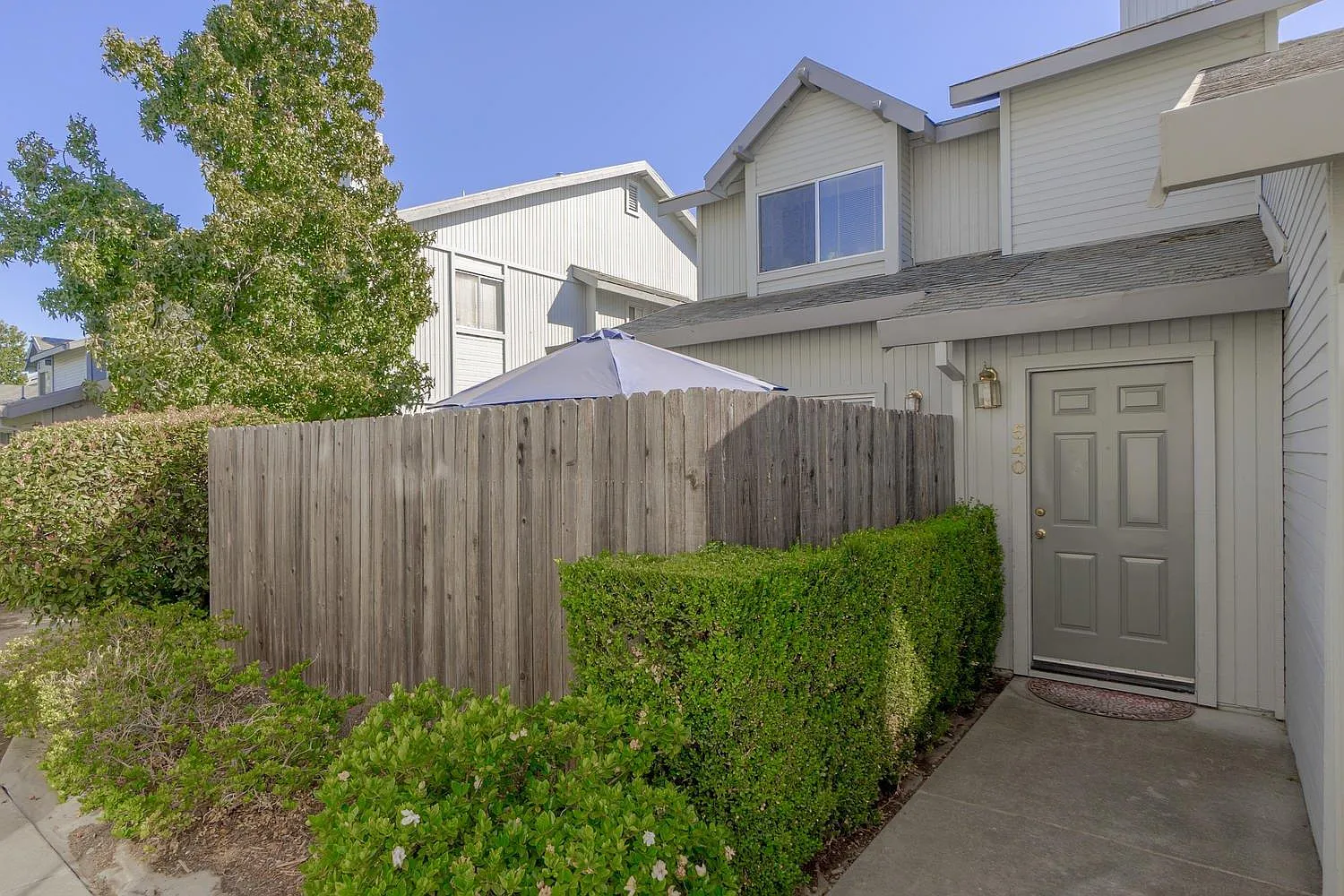 540 Samuel Way photo 1