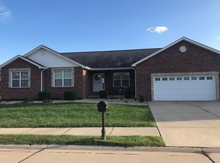 4830 Red Oak Dr, Waterloo, IL 62298