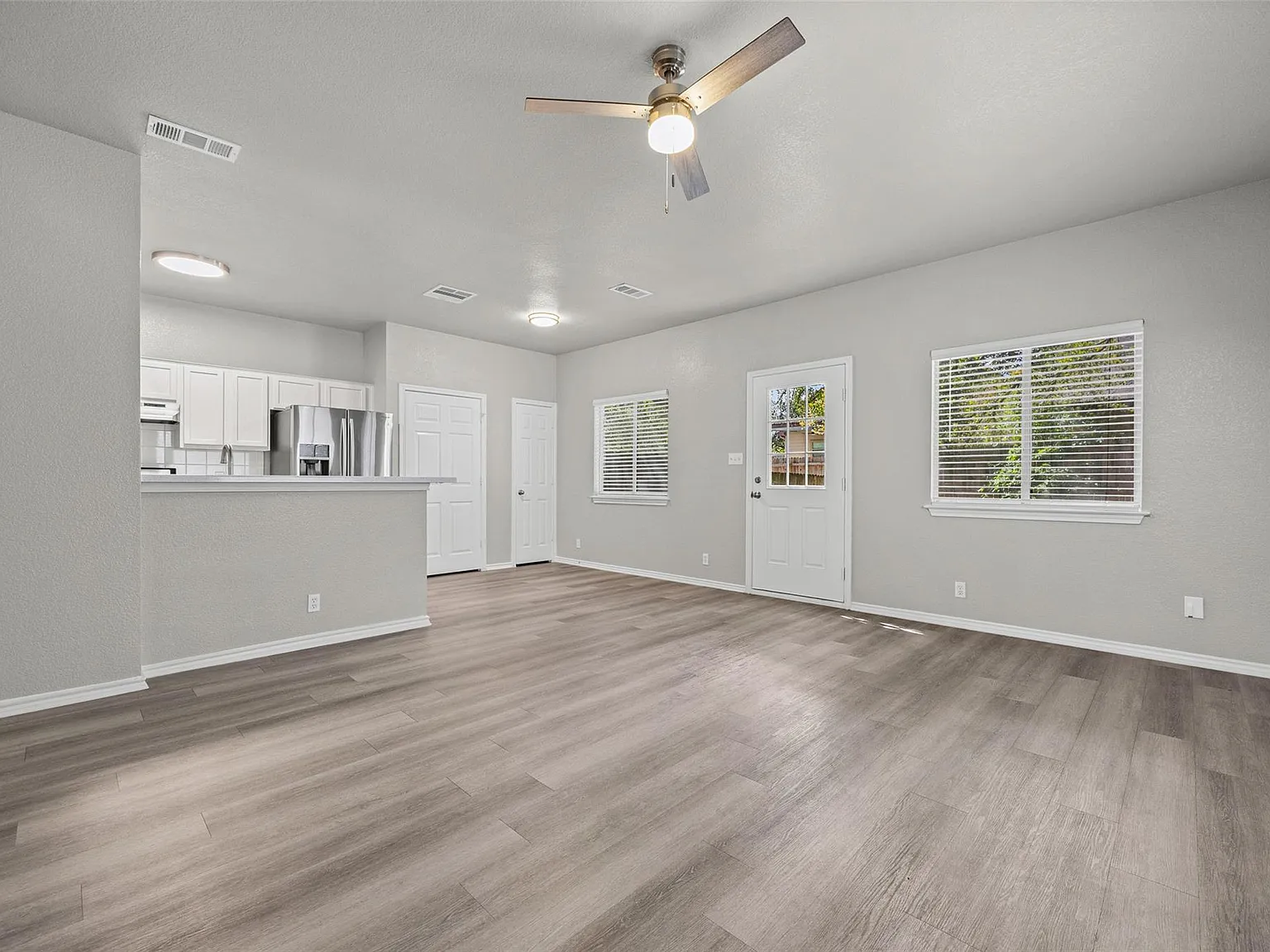 3 bed, 3.5 bath, 1396 sqft, $1,900 — Photo 3