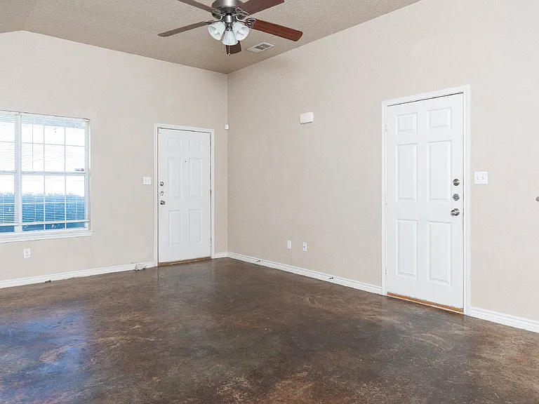 4102 Cambridge Dr #B — Photo 4