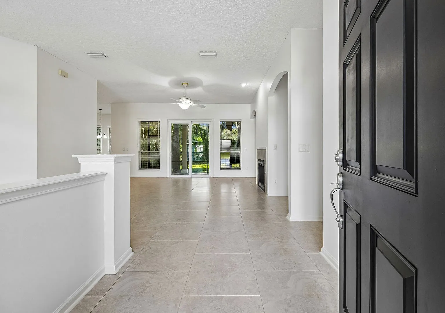 Lakefront Views, Fresh Updates & Lawn Care Included Just Minutes from Amelia Island! — Photo 2