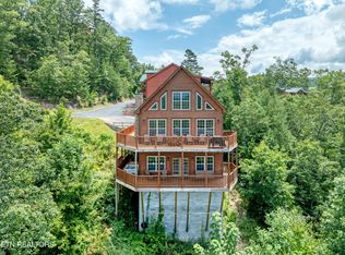 2219 Smoky Overlook Way, Sevierville, TN 37862