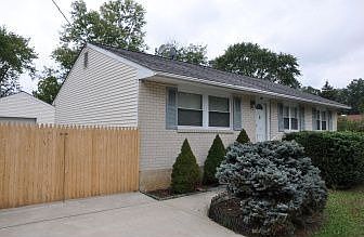 1st image of 804 Bradford Ln