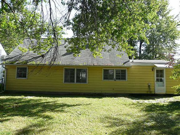 3rd image of 4875 Elmwood Dr