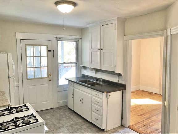 5th image of 37 Tyng St APT 1R