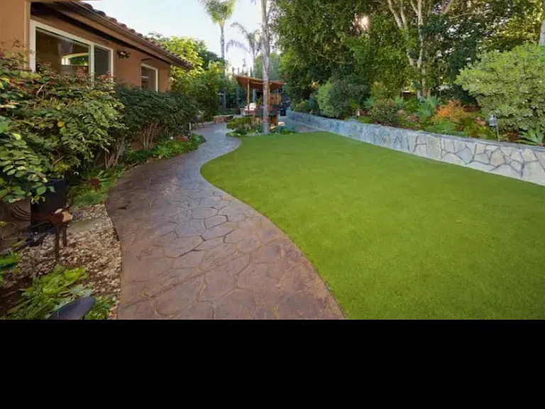 4201 Woodland Dr — Photo 3