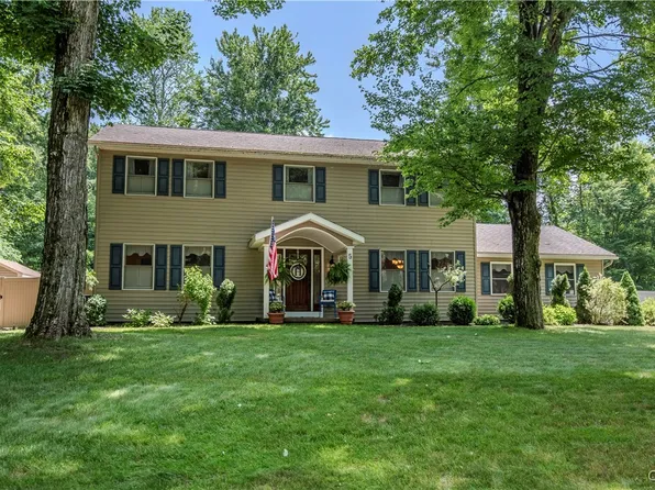 5 Family Cir, Lee Center, NY 13363