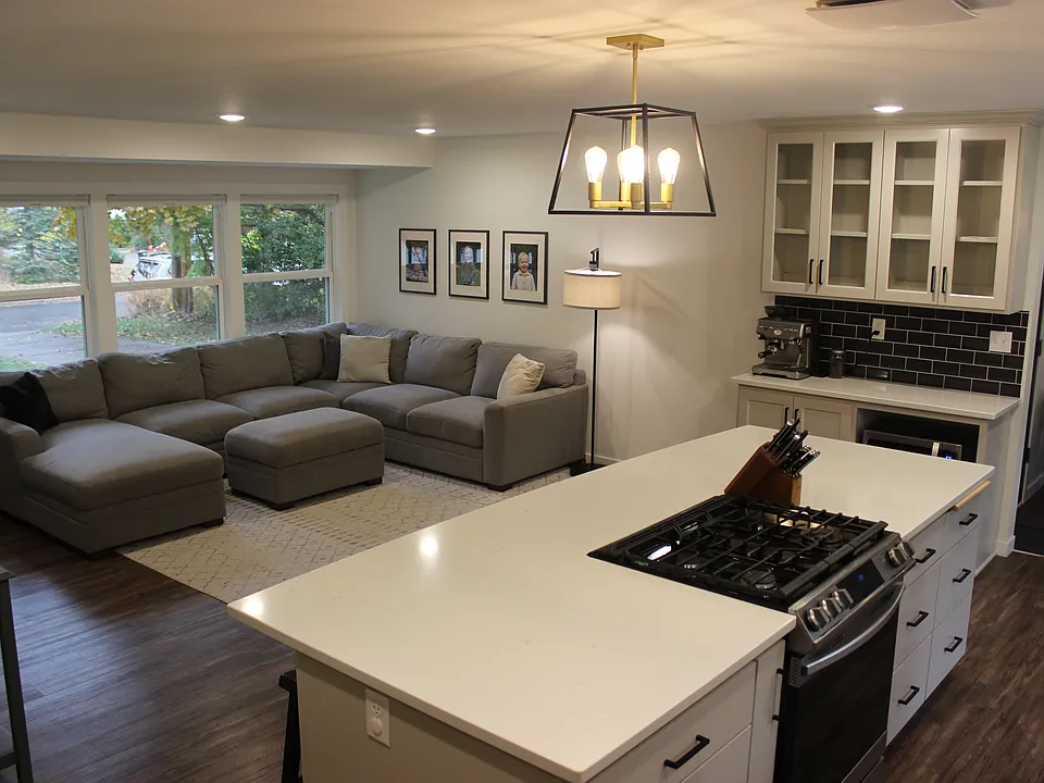 1738 Ryan Ave W