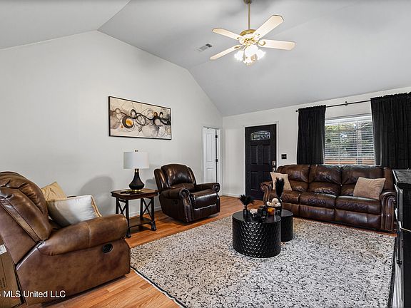 3rd image of 846 Friendship Dr