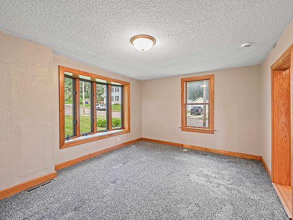 3rd image of 2125 Stafford St