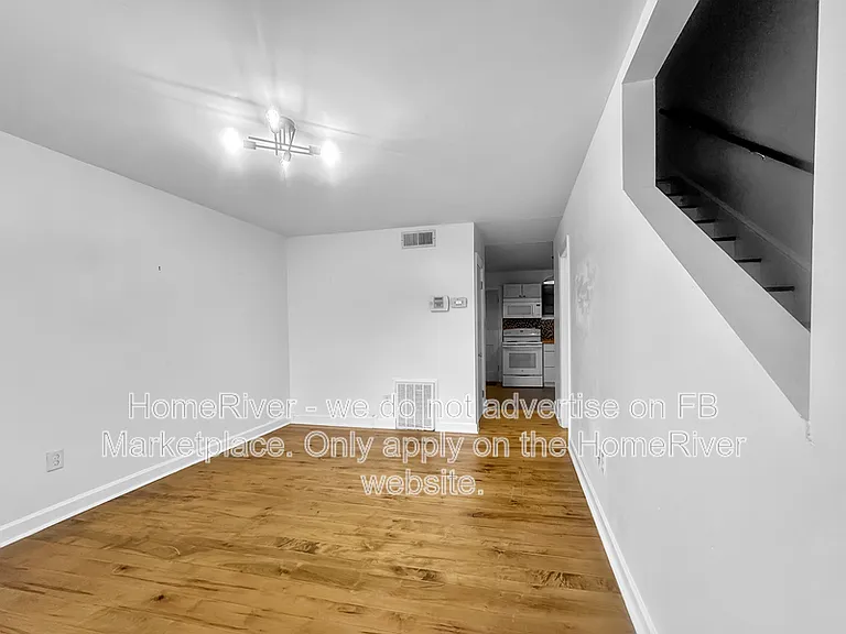 338 Crafton St #3 — Photo 11
