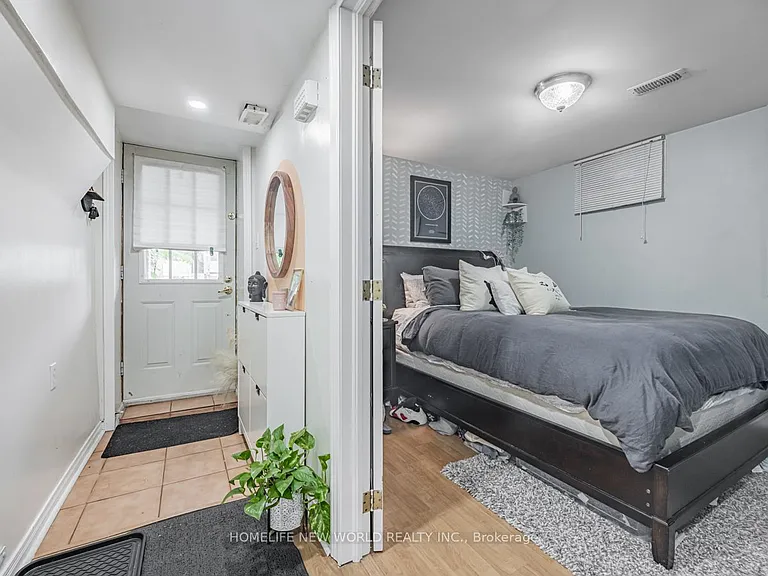 669 Woodbine Ave #LOWER — Photo 4