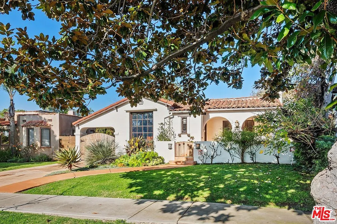 4 bed, 3.0 bath, 2060 sqft, $8,200 — Photo 1