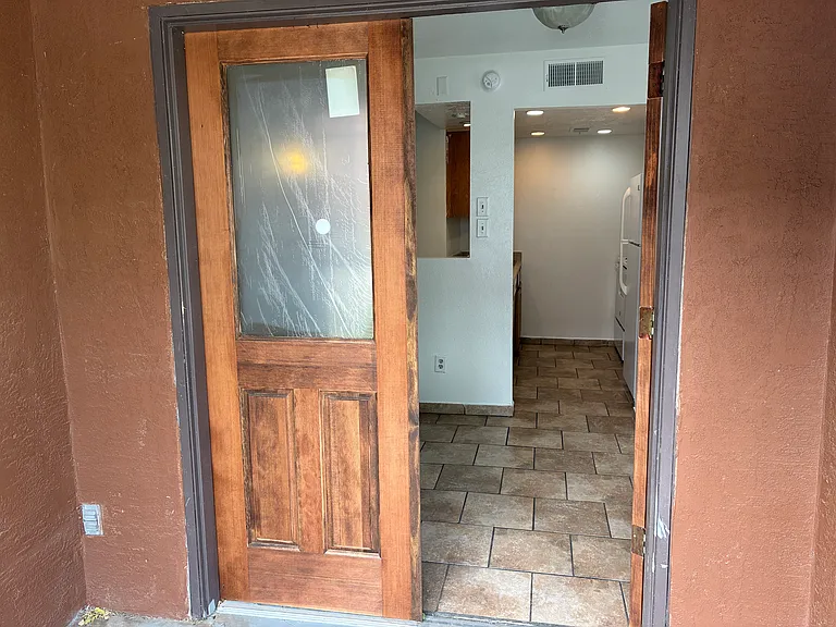 Quality 2 Bed / 1 Bath Apts - Close to I-25, UNM, and KAFB — Photo 36