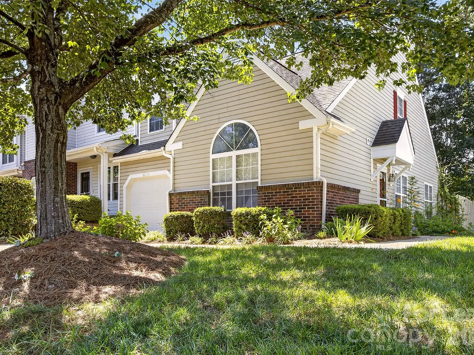 3 bed, 2.0 bath, $2,300 — Photo 1