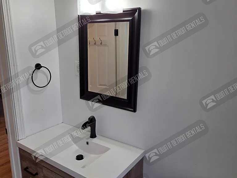 7455 Churchill St — Photo 30