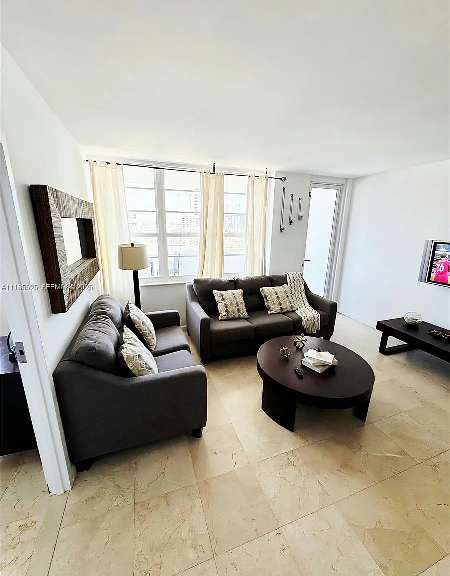 The Decoplage Condo — Photo 2
