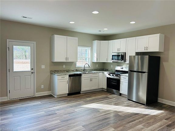 3rd image of 1425 Faith Rd