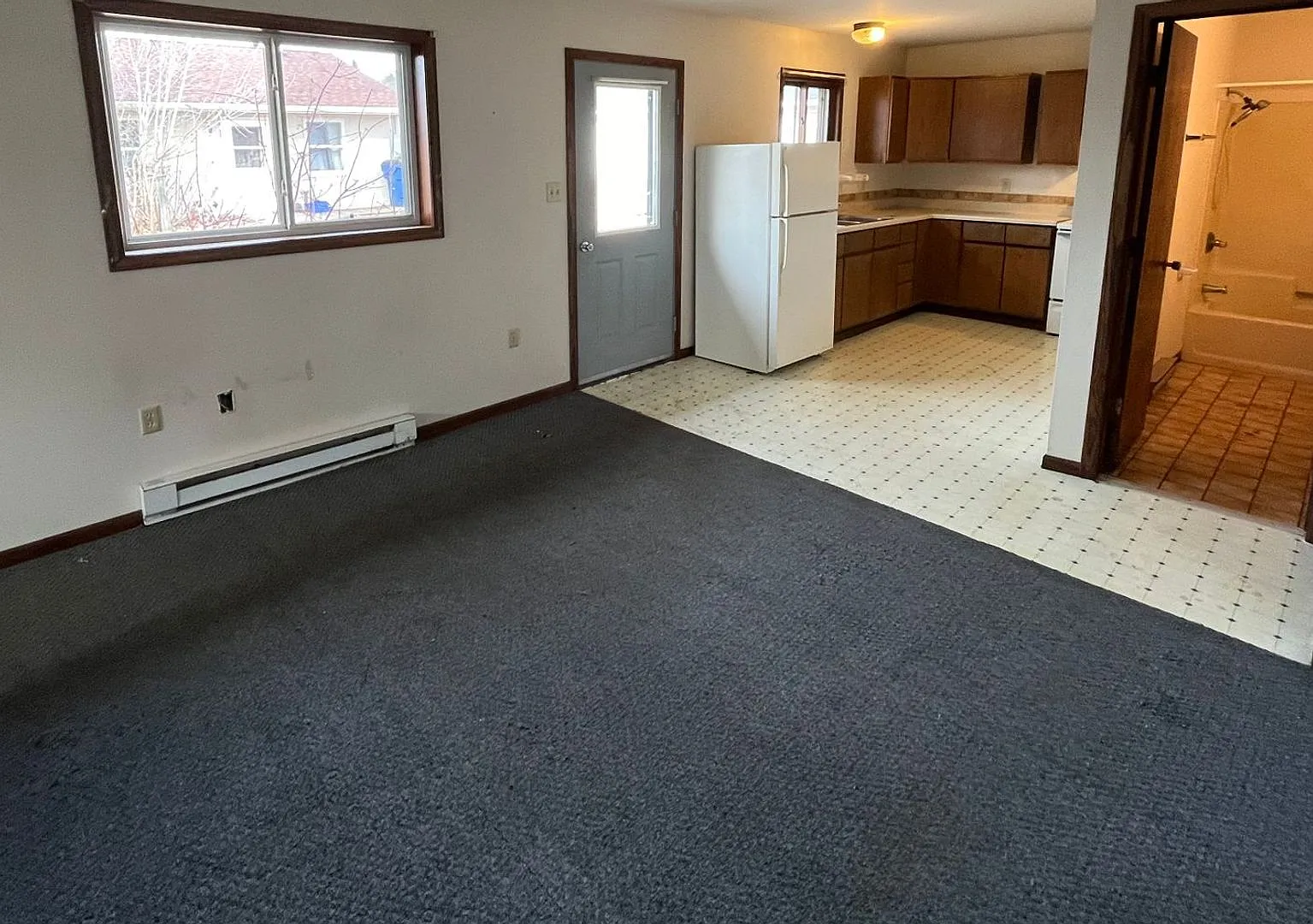209 E Wood Ave — Photo 3