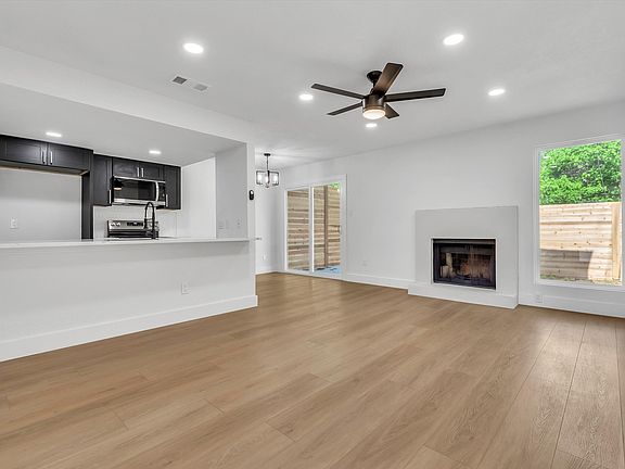 4th image of 2644 Gwendolyn Ln #B