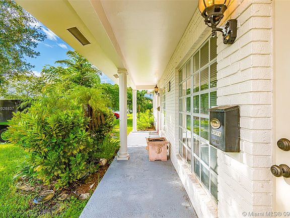5th image of 4110 Woodside Dr #N