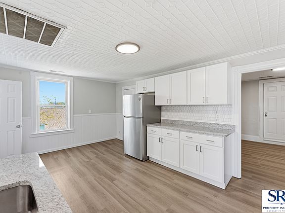 3rd image of 12 Hanover St #3