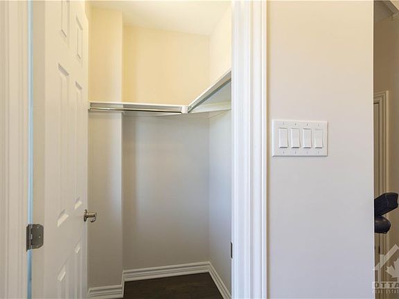 2nd image of 335 Aphelion Cres