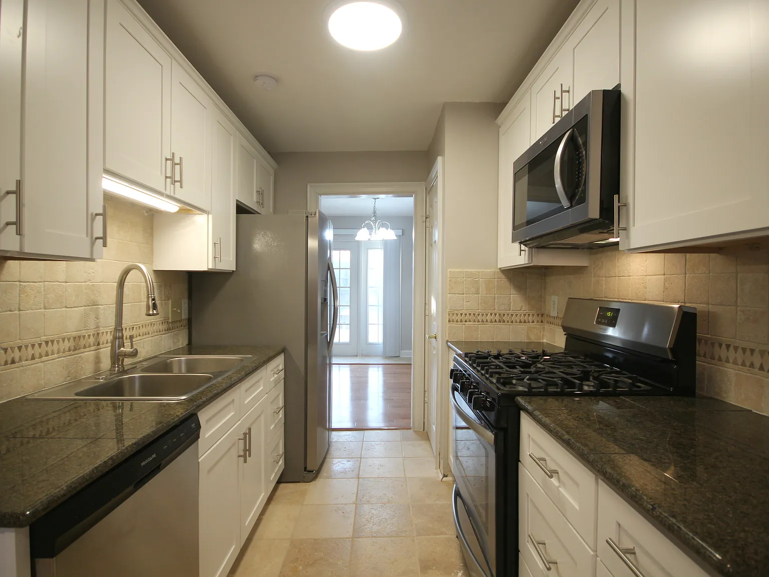 3 bed, 2.5 bath, 1332 sqft, $1,995 — Photo 2