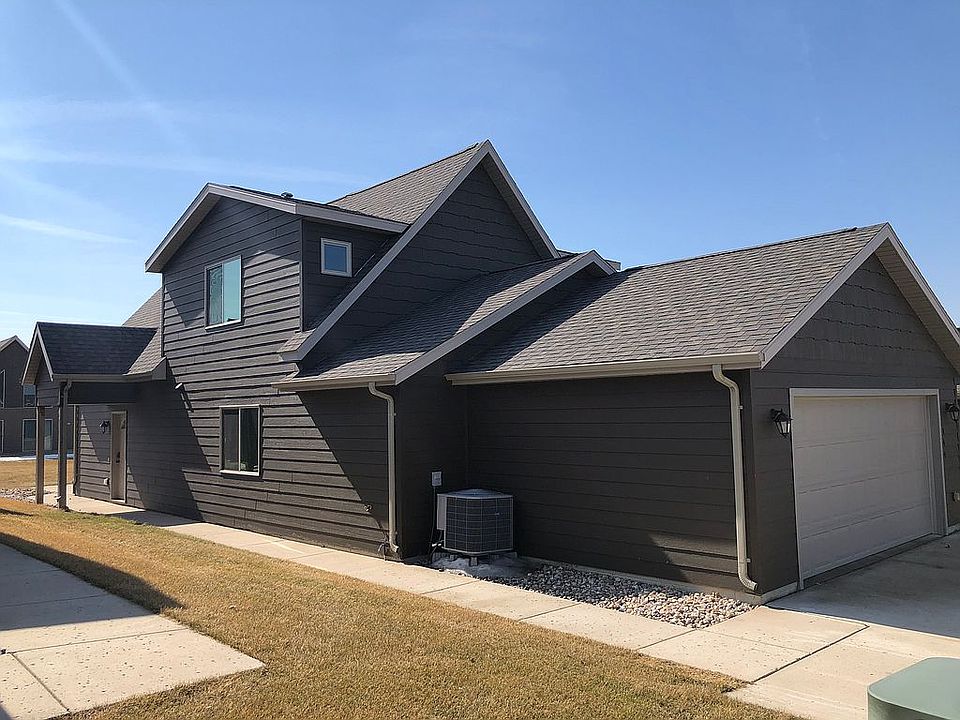 3 bed 2.5 bath 1717 sq feet!