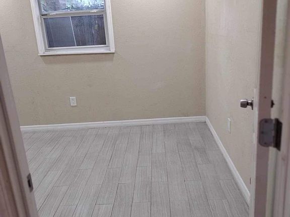 5th image of 1409 W Burger St