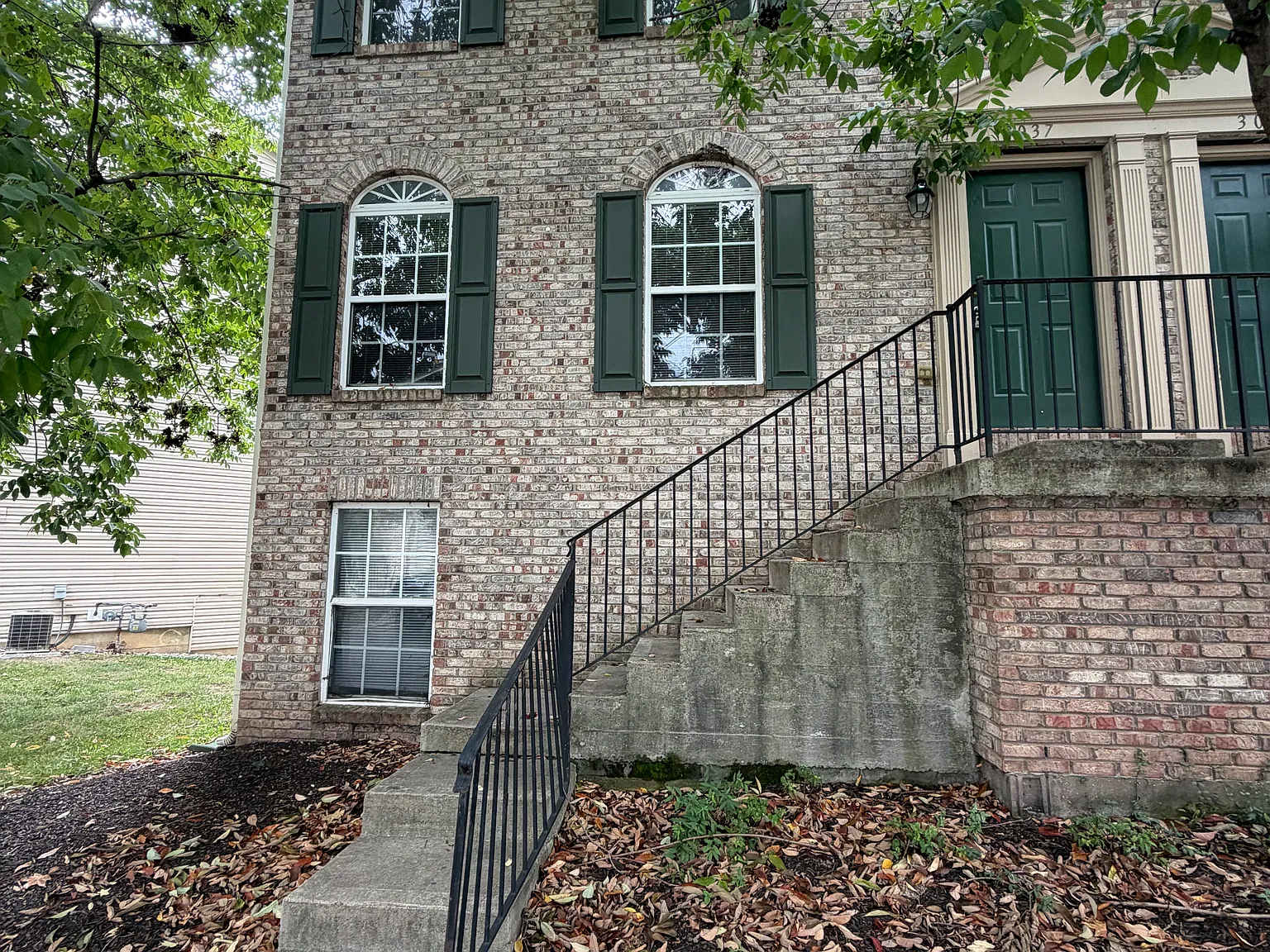 3 bed, 3.5 bath, 1659 sqft, $1,950 — Photo 1