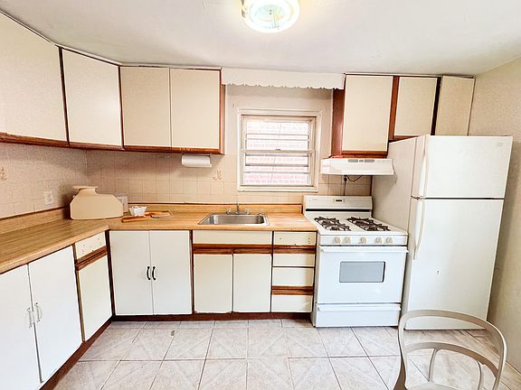 4th image of 30-16 32nd St #2