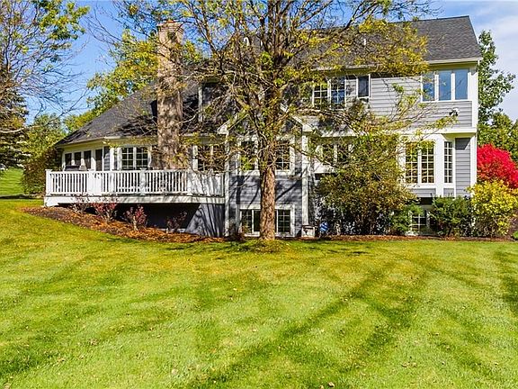 3rd image of 19 Fall Meadow Dr