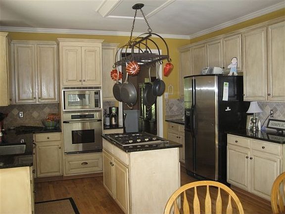 Amazing, renovated kitchen with top-of-the-line appliances and lighting