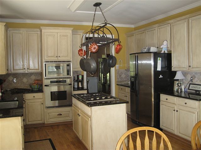 Amazing, renovated kitchen with top-of-the-line appliances and lighting