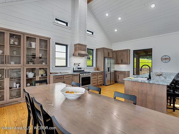 Image 5: Kitchen