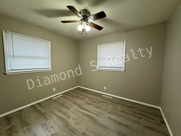 2202 S Prospect Ct — Photo 18