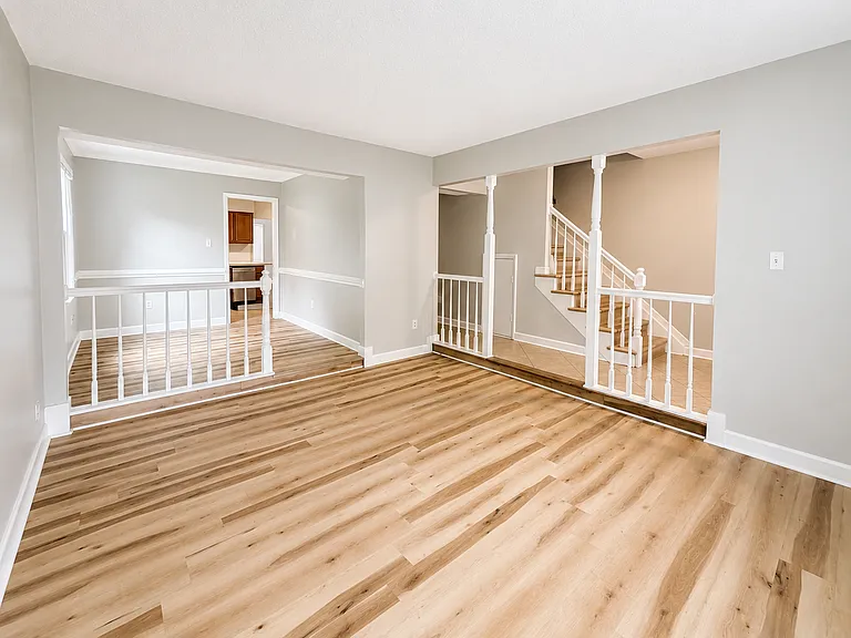 1821 Durham W — Photo 2