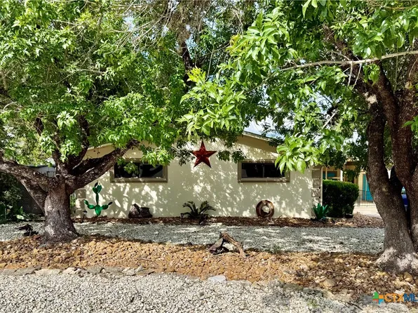 1268 Lakeside Dr W, Canyon Lake, TX 78133