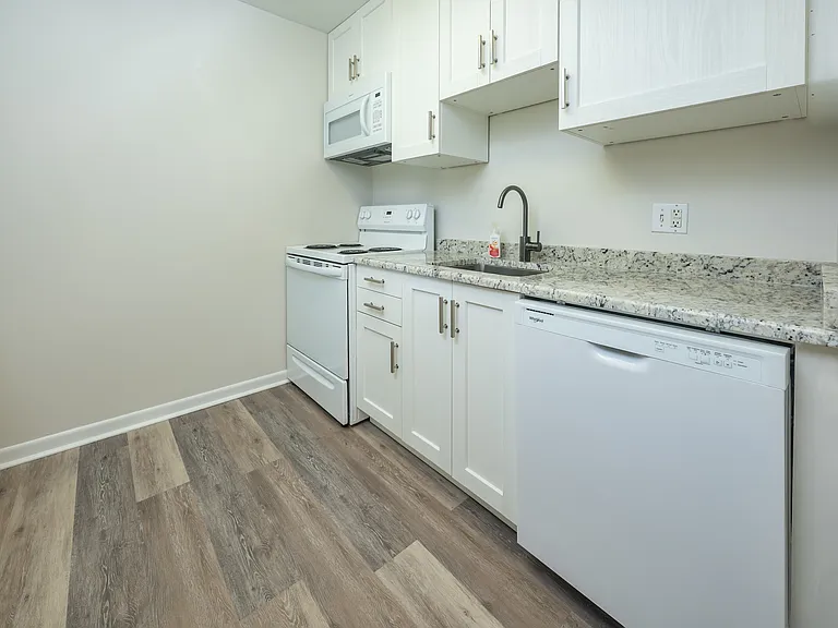 2100 W Beach Dr #R102 — Photo 10