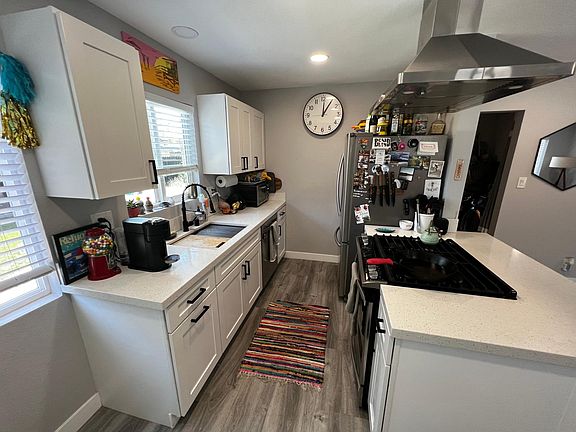 4th image of 180 Cameron Ct