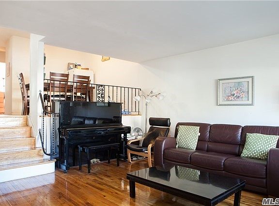 2nd image of 3404 Brookside St
