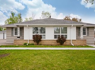 703 Robinwood Ln, Hopkins, MN 55305